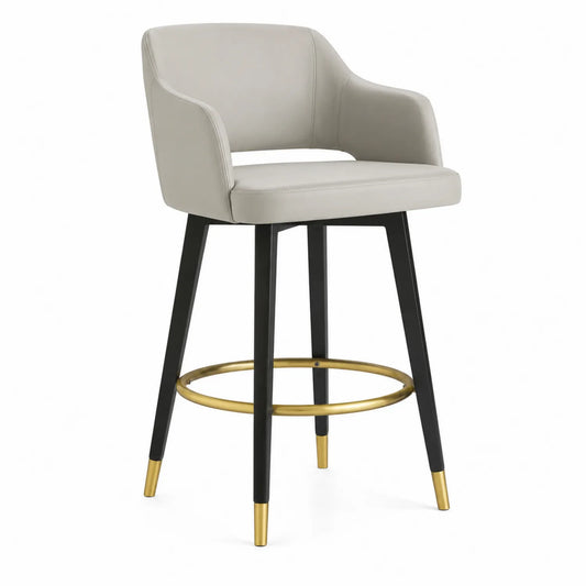 Tabouret de bar en cuir synthétique gris clair avec cadre en métal noir et repose-pieds doré